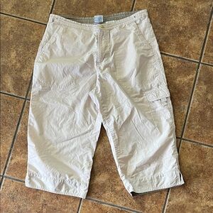 Columbia Beige Cargo Shorts Capri Size M